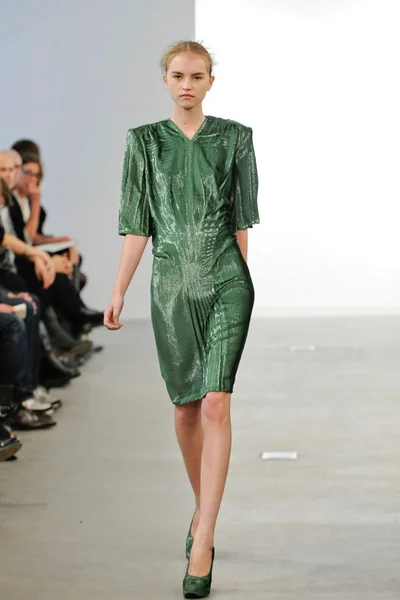 Look 17